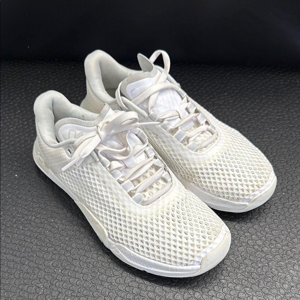 White Athletic Sneakers Under Armour Train shoes
